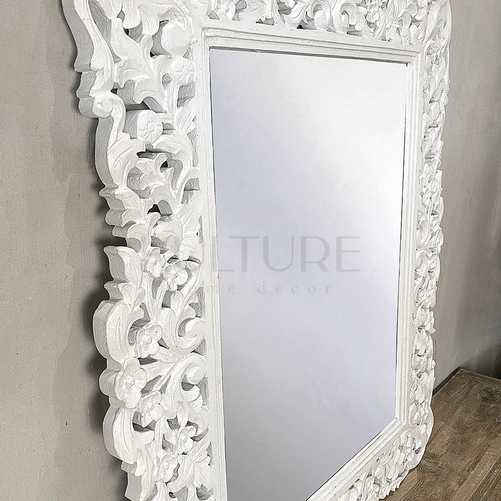 Hand Carved Mirror "Medewi" - White - 90 x 70 cm